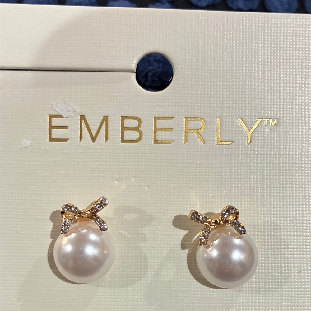 Emberly Gold Bow Pearl Stud Earrings - White Pearls